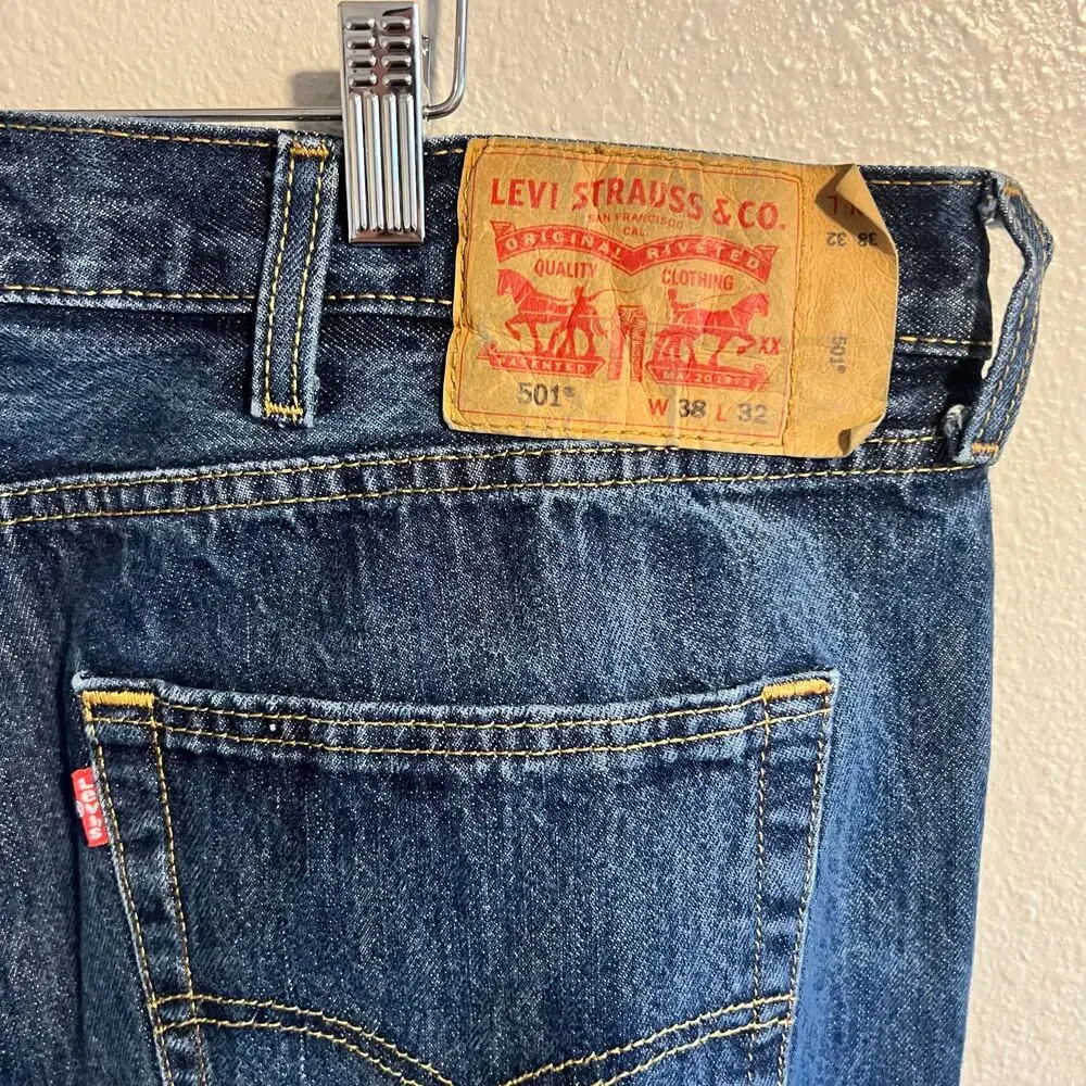 Levi's 501 Classic Straight Leg Button Fly Jeans Size 38x32